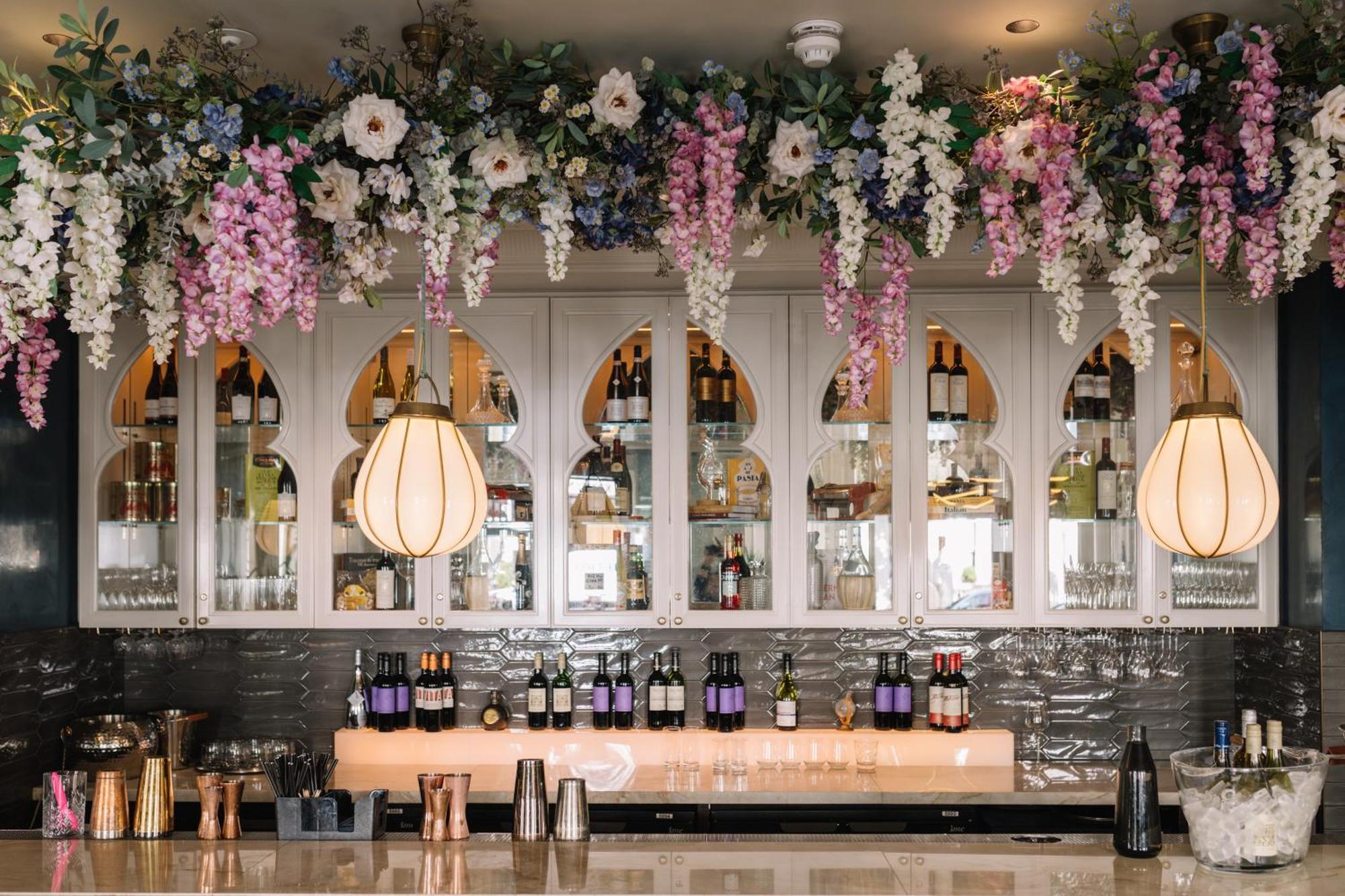 100 퀸스 게이트 호텔 런던, 큐리오 컬렉션 바이 힐튼 외부 사진 The bar at the Ivy Temple Row