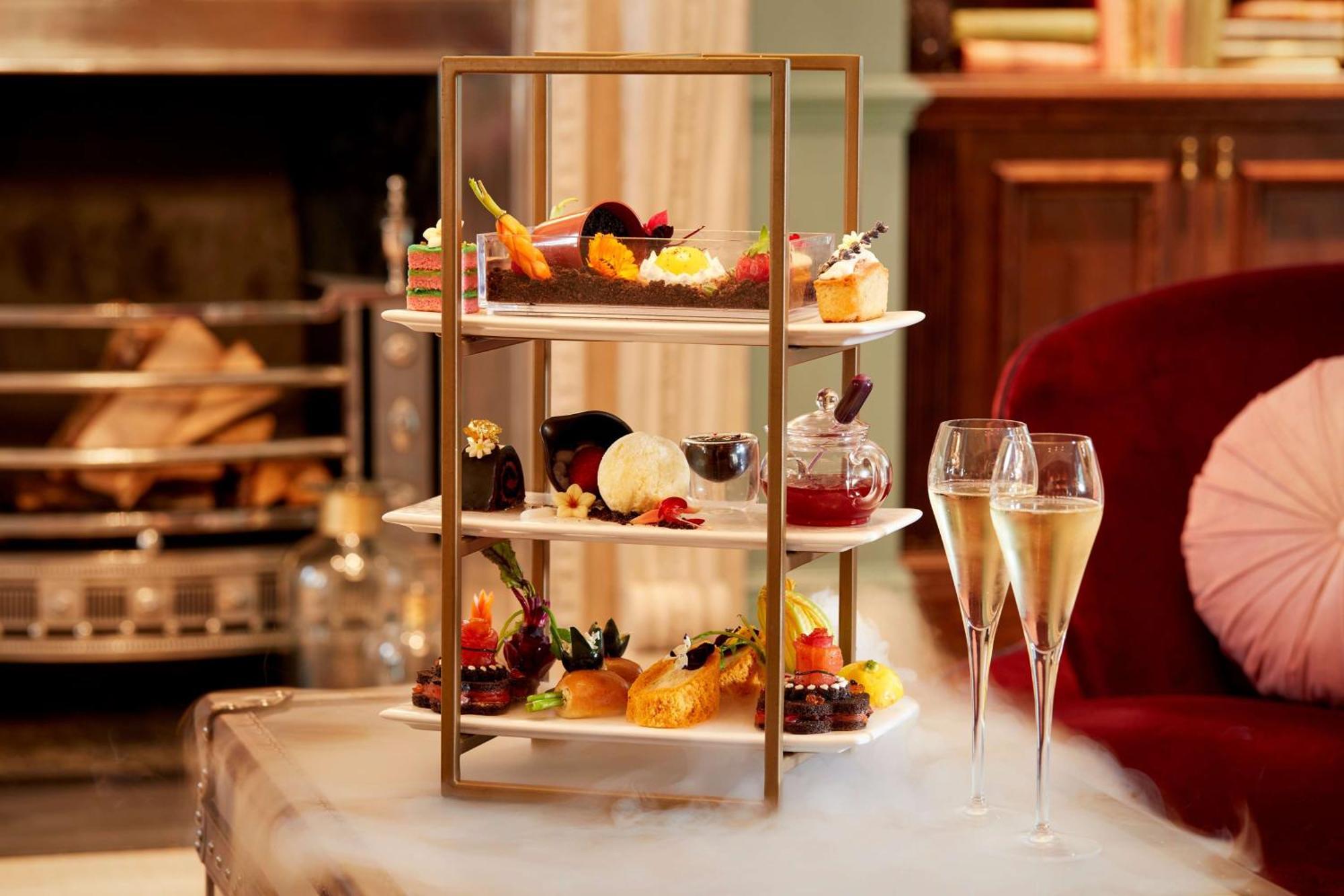 100 퀸스 게이트 호텔 런던, 큐리오 컬렉션 바이 힐튼 외부 사진 Afternoon tea at the Ritz